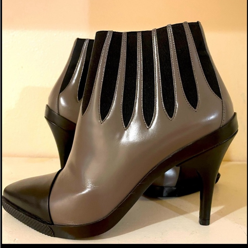 Louis Vuitton Gray Pointed-Toe Leather Ankle Boots